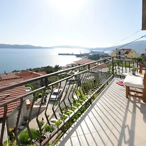 https://apartment-ana-trogir-21220.splithotels.org